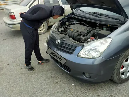 Toyota Corolla Verso 2003 года за 3 600 000 тг. в Актобе – фото 3