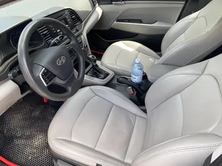 Hyundai Elantra 2018 года за 5 650 000 тг. в Актобе – фото 4