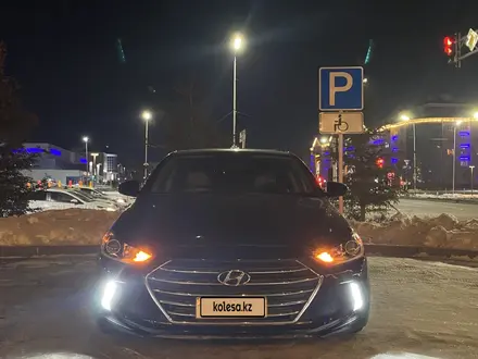 Hyundai Elantra 2018 года за 5 650 000 тг. в Актобе