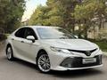 Toyota Camry 2018 года за 14 350 000 тг. в Алматы