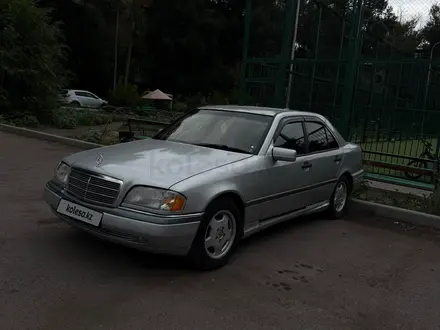 Mercedes-Benz C 200 1995 года за 1 700 000 тг. в Караганда – фото 2