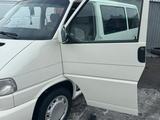 Volkswagen Multivan 1996 годаүшін5 500 000 тг. в Сарань – фото 2