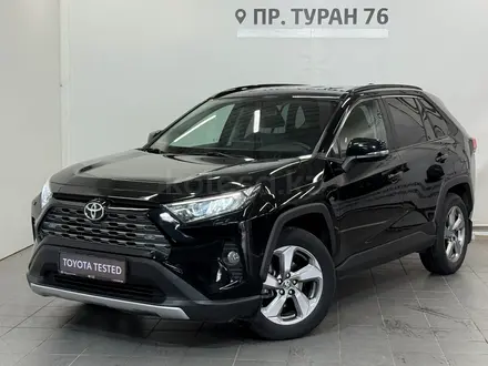 Toyota RAV4 Prestige 2020 года за 13 490 000 тг. в Астана