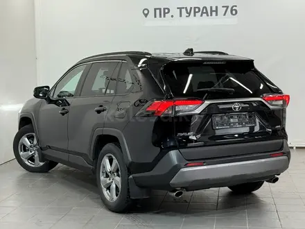 Toyota RAV4 Prestige 2020 года за 13 490 000 тг. в Астана – фото 2