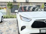 Toyota Highlander 2021 года за 25 700 000 тг. в Атырау – фото 3