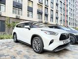 Toyota Highlander 2021 года за 25 700 000 тг. в Атырау