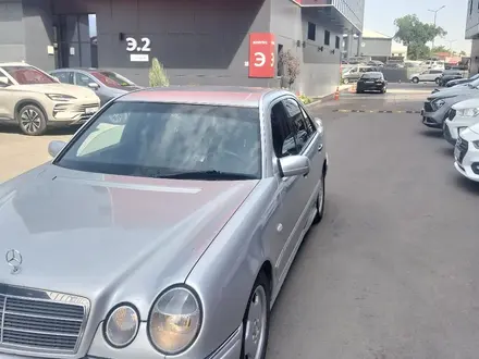 Mercedes-Benz E 320 1998 года за 3 200 000 тг. в Алматы – фото 3