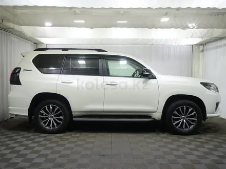 Toyota Land Cruiser Prado 2022 года за 37 000 000 тг. в Алматы – фото 17