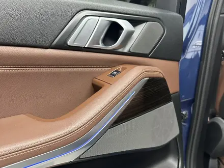BMW X5 2018 года за 28 000 000 тг. в Алматы – фото 14