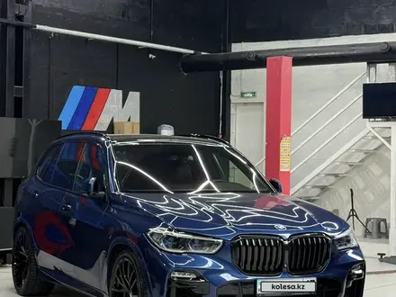 BMW X5 2018 года за 28 000 000 тг. в Алматы