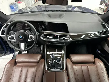 BMW X5 2018 года за 28 000 000 тг. в Алматы – фото 9