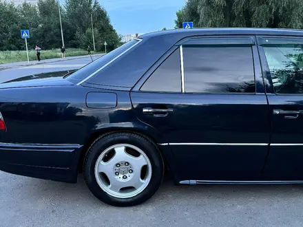 Mercedes-Benz E 220 1994 года за 2 700 000 тг. в Усть-Каменогорск – фото 4