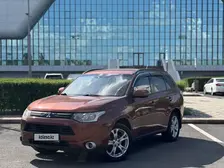 Mitsubishi Outlander, 2012
