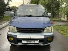 Toyota Town Ace Noah, 1996