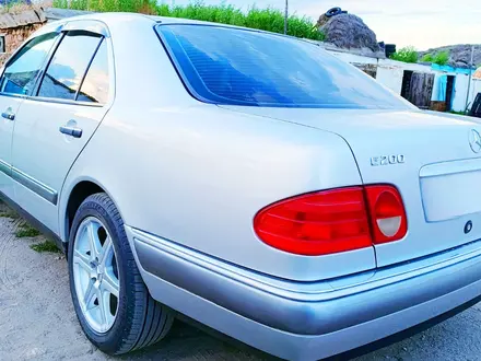 Mercedes-Benz E 200 1998 года за 4 700 000 тг. в Астана – фото 20