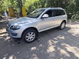 Volkswagen Touareg 2007 года за 6 200 000 тг. в Алматы – фото 2