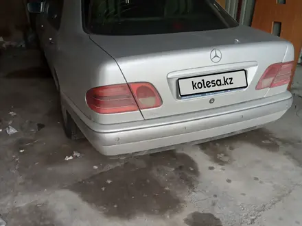 Mercedes-Benz E 230 1998 года за 2 600 000 тг. в Талдыкорган – фото 5