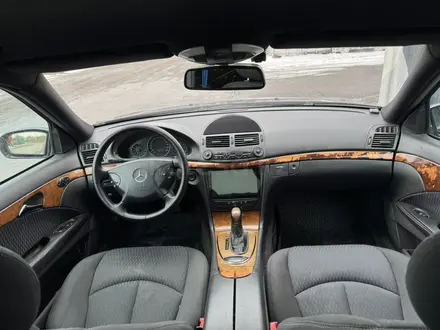 Mercedes-Benz E 240 2003 года за 5 500 000 тг. в Караганда – фото 4