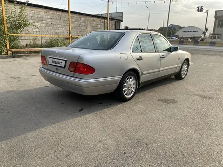 Mercedes-Benz E 230 1996 года за 3 200 000 тг. в Шымкент