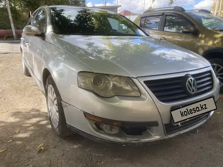 Volkswagen Passat 2005 года за 3 000 000 тг. в Караганда – фото 2