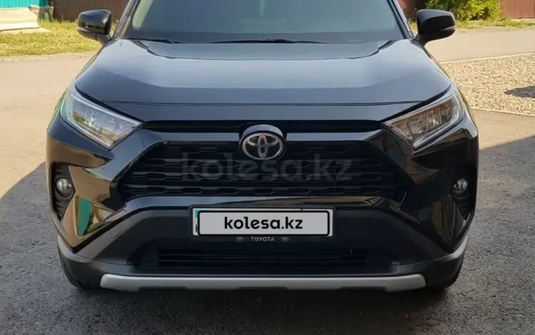Toyota RAV4 2021 года за 15 800 000 тг. в Семей