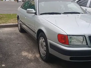 Audi 100