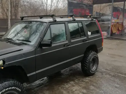 Jeep Cherokee 1995 года за 3 200 000 тг. в Алматы