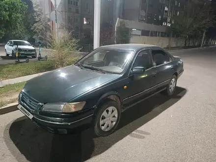 Toyota Camry 1997 года за 2 600 000 тг. в Алматы – фото 2