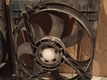 Вентилятор охлаждения радиатора, диффузор на Volkswagen Polo за 15 000 тг. в Алматы – фото 2