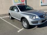 Volkswagen Touareg 2008 годаfor7 800 000 тг. в Павлодар – фото 2