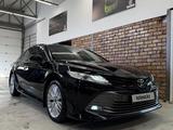 Toyota Camry 2018 года за 15 000 000 тг. в Алматы