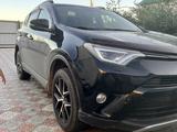 Toyota RAV4 2019 года за 12 500 000 тг. в Уральск – фото 3