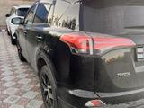 Toyota RAV4 2019 года за 12 500 000 тг. в Уральск – фото 4