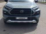 Toyota RAV4 2022 года за 20 350 000 тг. в Астана