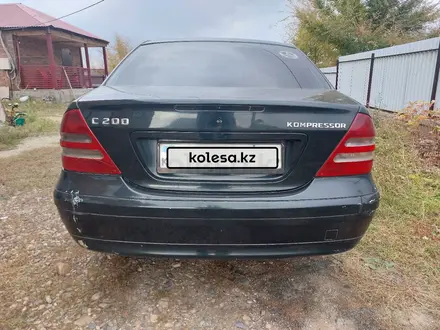 Mercedes-Benz C 200 2002 года за 3 000 000 тг. в Усть-Каменогорск – фото 4