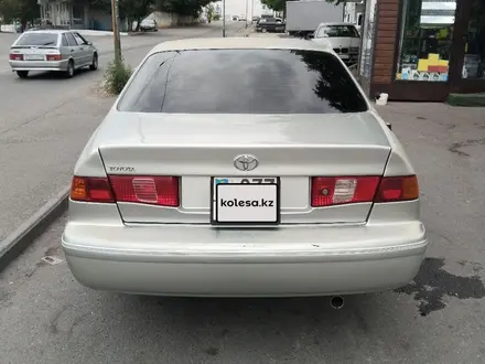 Toyota Camry 2000 года за 2 900 000 тг. в Шымкент – фото 2