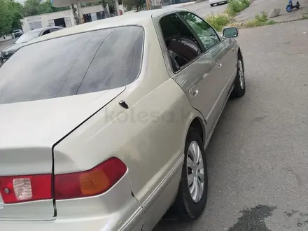 Toyota Camry 2000 года за 2 900 000 тг. в Шымкент – фото 3