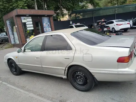Toyota Camry 2000 года за 2 900 000 тг. в Шымкент – фото 4