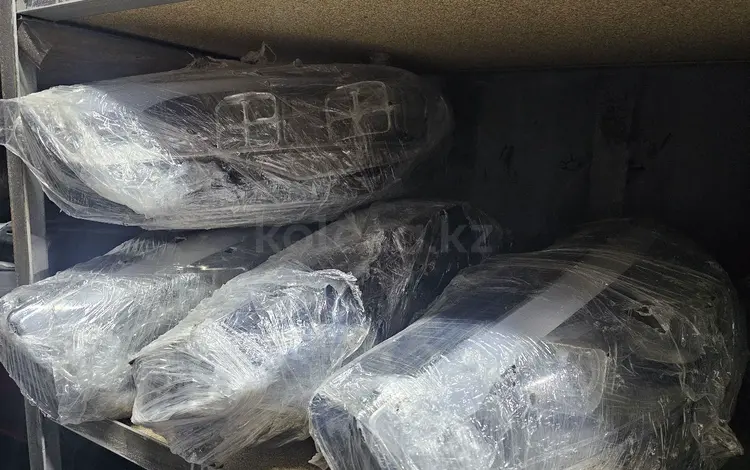 Фары передние оригинальные без дефектов за 150 000 тг. в Астана