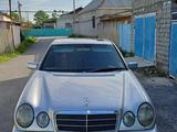 Mercedes-Benz E 200 1997 года за 2 500 000 тг. в Жетысай – фото 3