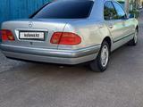 Mercedes-Benz E 200 1997 года за 2 500 000 тг. в Жетысай – фото 5