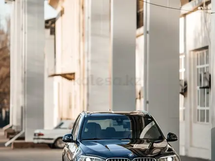 BMW X5 2018 года за 22 000 000 тг. в Алматы – фото 2