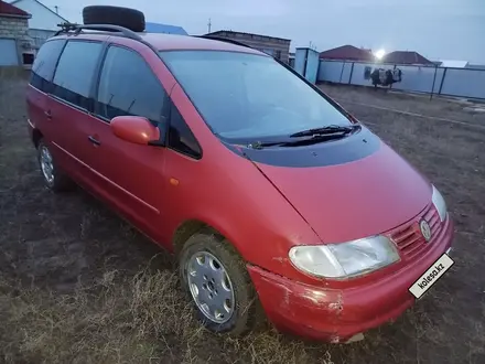 Volkswagen Sharan 1996 года за 1 400 000 тг. в Уральск