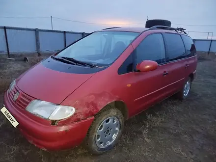 Volkswagen Sharan 1996 года за 1 400 000 тг. в Уральск – фото 3