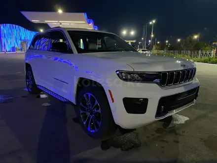 Jeep Grand Cherokee 2022 года за 44 000 000 тг. в Астана