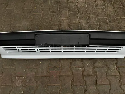 Передний бампер на Mercedes Benz 190 за 25 000 тг. в Алматы