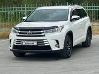 Toyota Highlander 2018 года за 20 900 000 тг. в Атырау
