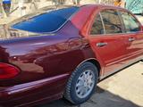 Mercedes-Benz E 230 1997 года за 2 200 000 тг. в Караганда – фото 3