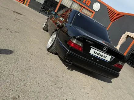 Mercedes-Benz E 320 1995 года за 2 500 000 тг. в Алматы – фото 2