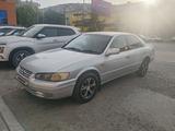 Toyota Camry 1997 годаүшін2 600 000 тг. в Семей – фото 3